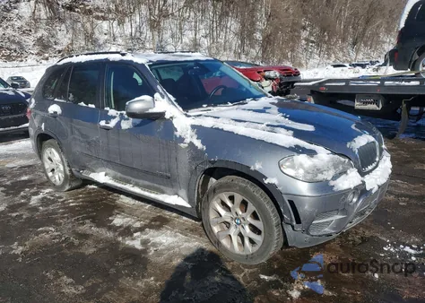 2012 BMW X5 xDrive35I z USA, uszkodzony, nr VIN 5UXZV4C51CL756882